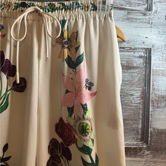 Floral Wide Leg Pants - Picture 3 of 9